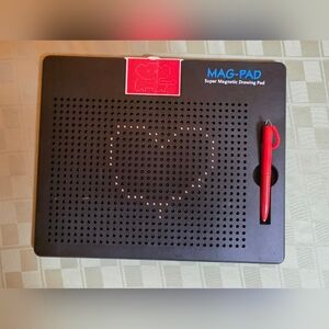 Mag-Pad Super Magnetic Drawing Pad – 12″ × 10″, 713 Beads, Stylus